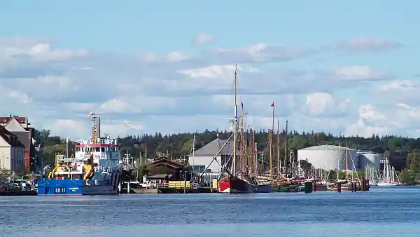 Blick Richtung Museumshafen Flensburg von der Hafenspitze aus