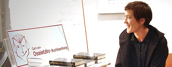 Buchautorin Eva Raisig in der Urbanica Art Gallery Flensburg